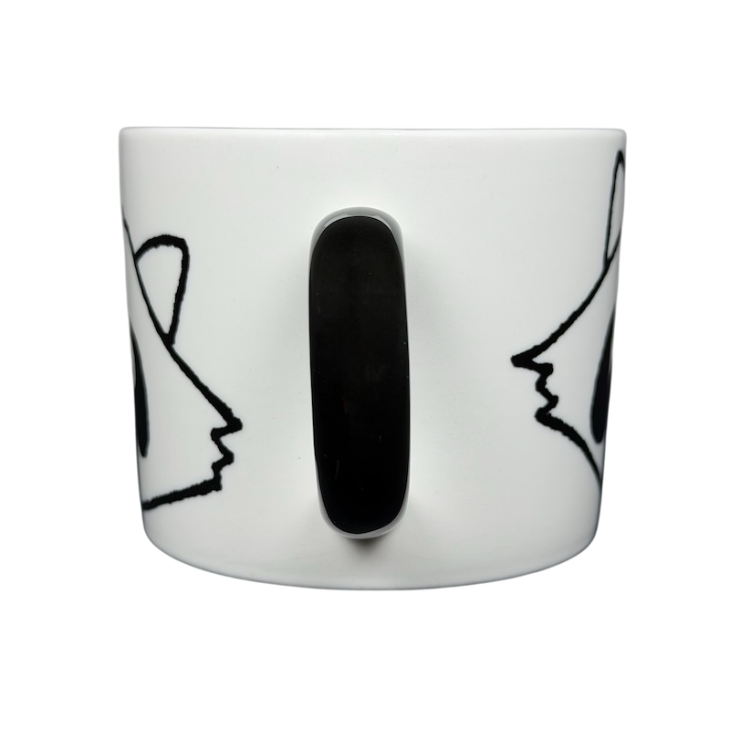 Aiwa Raccoon Mug with Unique Line Art Design and Black Handle for Stylish Beverage Enjoyment